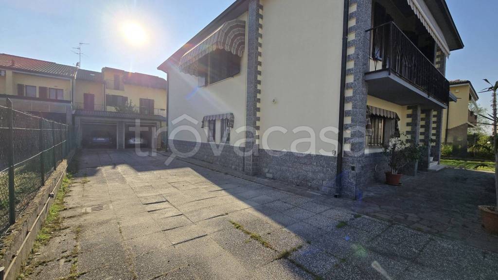 casa indipendente in vendita a Castiraga Vidardo in zona Vidardo