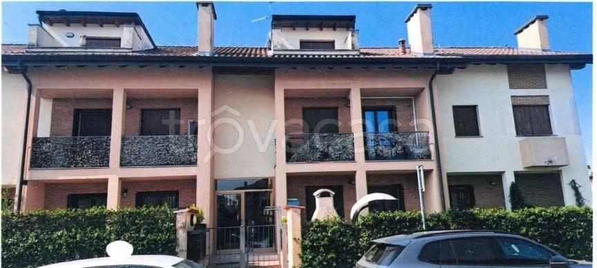 casa indipendente in vendita a Castiraga Vidardo in zona Vidardo