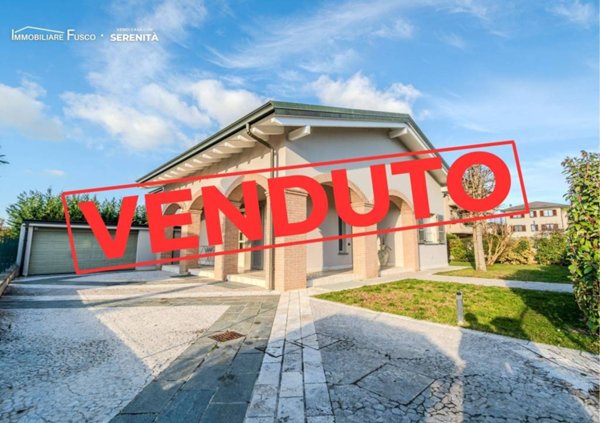 casa indipendente in vendita a Castiraga Vidardo in zona Vidardo