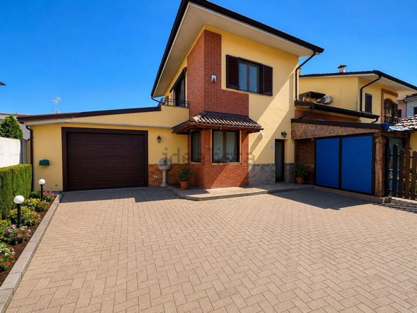 casa indipendente in vendita a Castiraga Vidardo in zona Vidardo