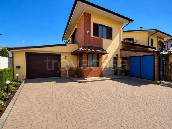 casa indipendente in vendita a Castiraga Vidardo in zona Vidardo