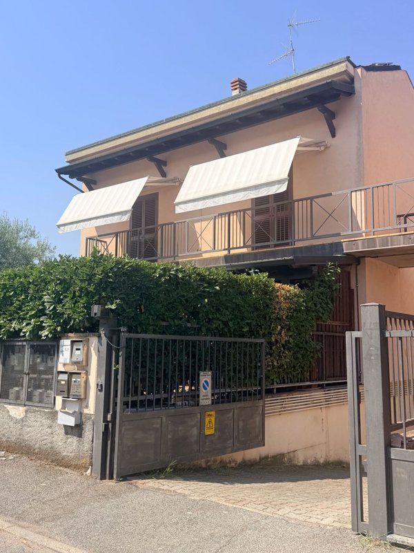 casa indipendente in vendita a Castiraga Vidardo in zona Vidardo