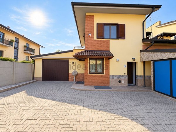 casa indipendente in vendita a Castiraga Vidardo in zona Vidardo