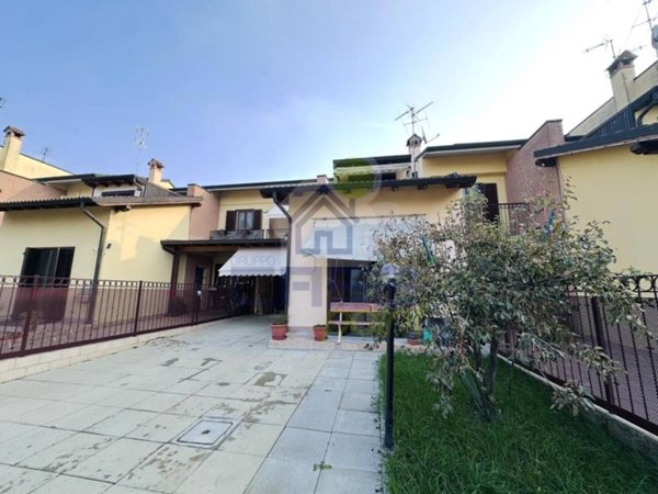 casa indipendente in vendita a Castiraga Vidardo in zona Vidardo