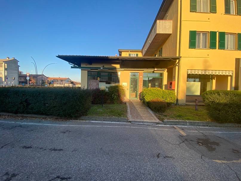 negozio in vendita a Cavenago d'Adda