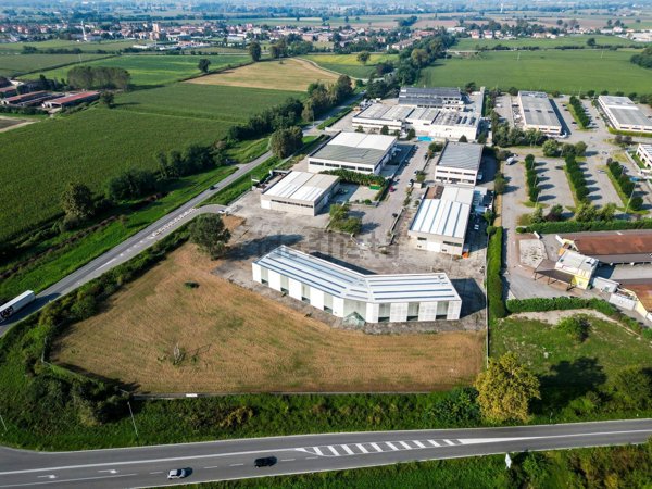 terreno edificabile in vendita a Cavenago d'Adda