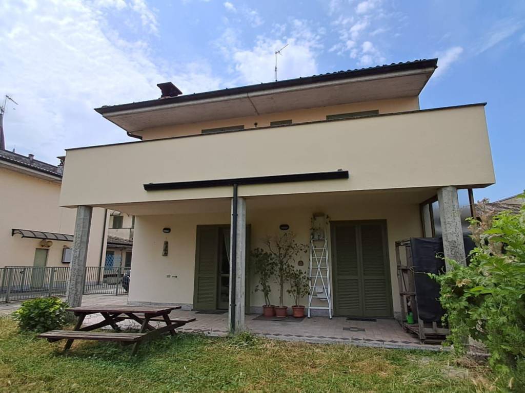 casa indipendente in vendita a Cavenago d'Adda