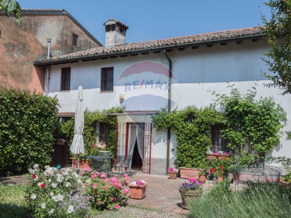 casa indipendente in vendita a Cavenago d'Adda in zona Soltarico