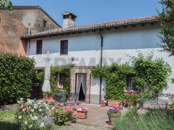casa indipendente in vendita a Cavenago d'Adda in zona Soltarico