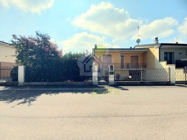 casa indipendente in vendita a Cavenago d'Adda