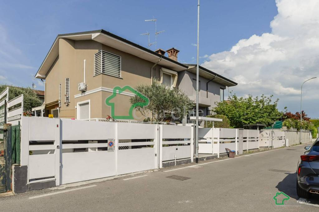 casa indipendente in vendita a Cavenago d'Adda