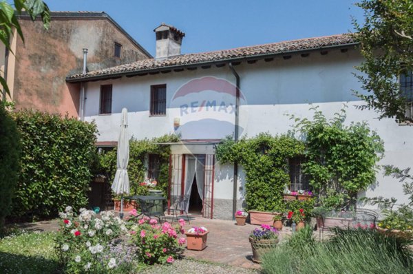 casa indipendente in vendita a Cavenago d'Adda in zona Soltarico
