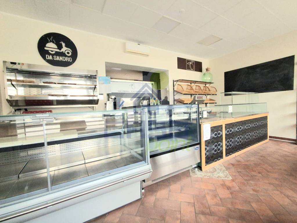 negozio in vendita a Cavenago d'Adda