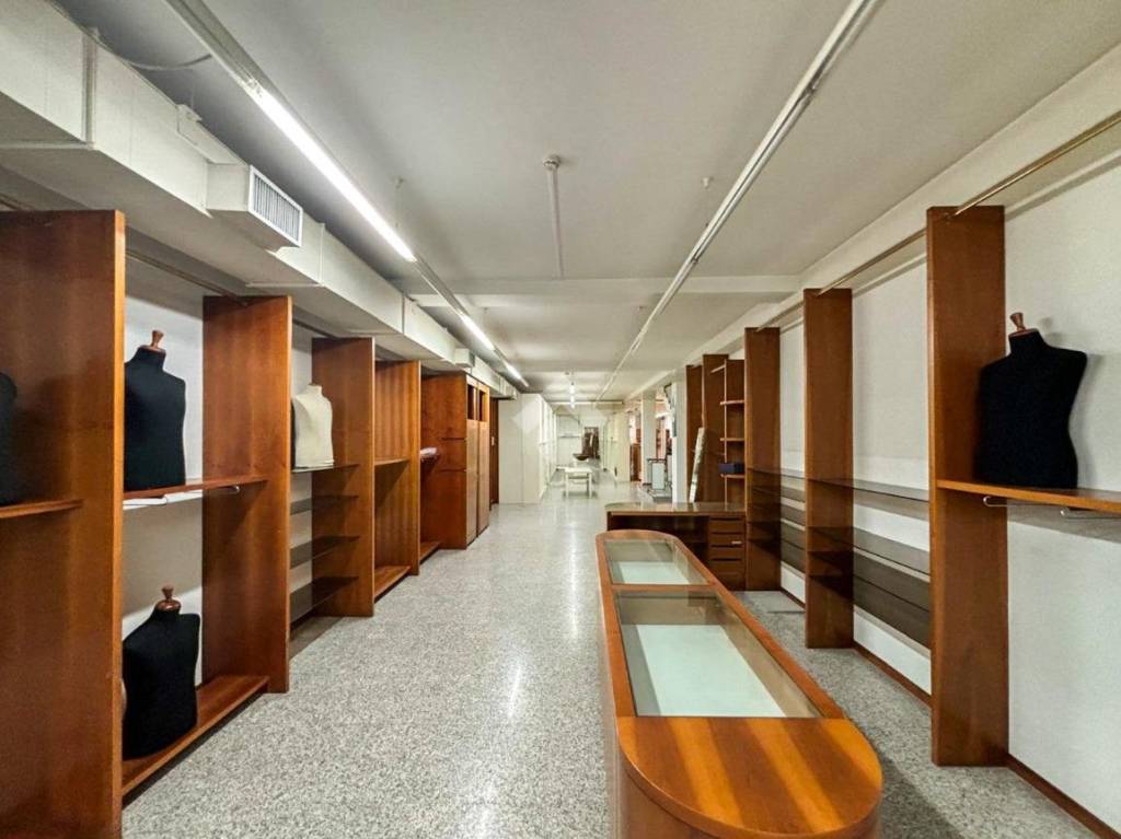 negozio in vendita a Cavenago d'Adda