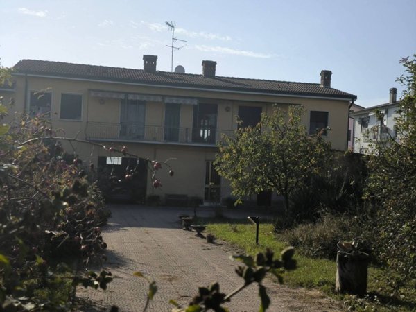 casa indipendente in vendita a Cavenago d'Adda in zona Caviaga