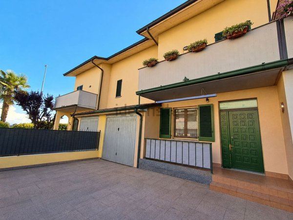 casa indipendente in vendita a Cavenago d'Adda in zona Caviaga