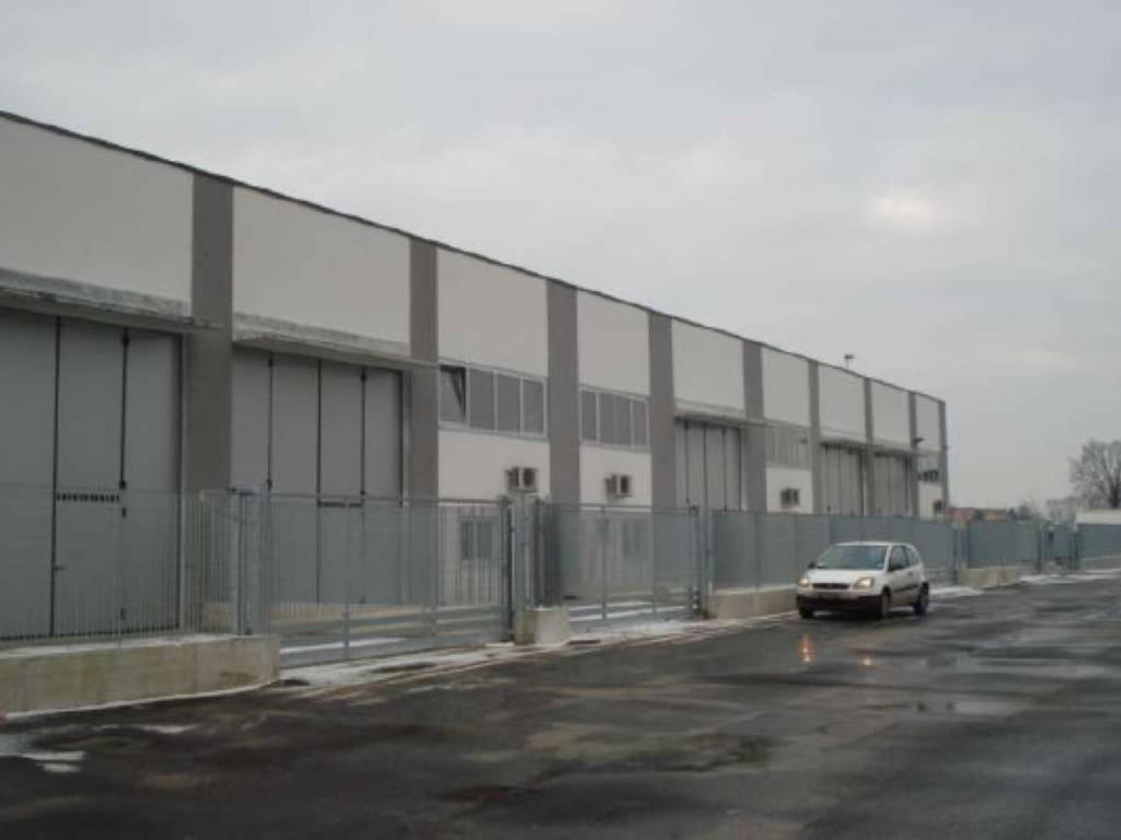 locale commerciale in vendita a Codogno