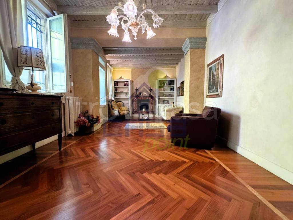 casa indipendente in vendita a Codogno