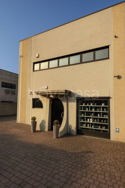 locale commerciale in vendita a Codogno