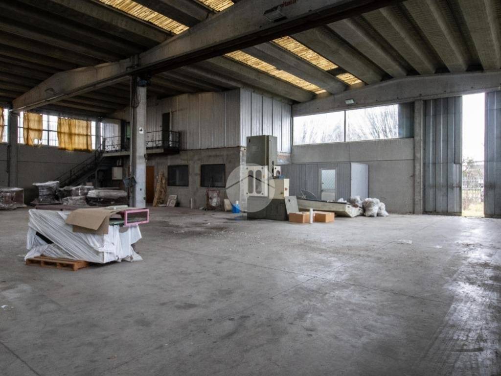 locale commerciale in vendita a Codogno