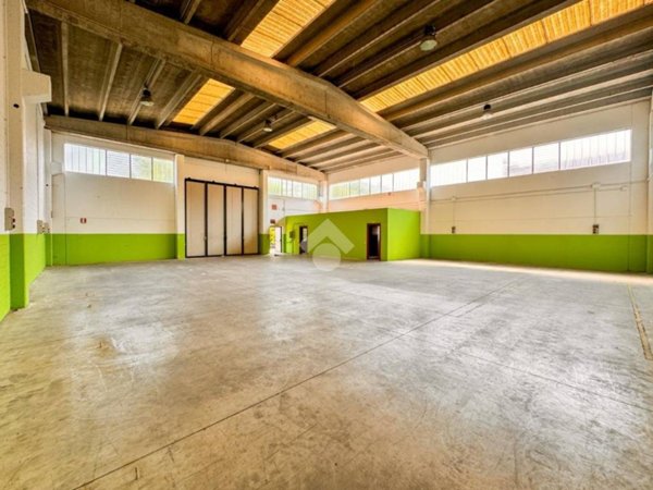 locale commerciale in vendita a Codogno