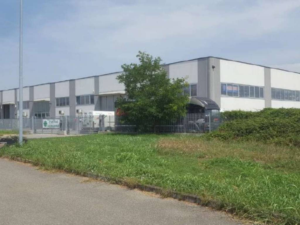 locale commerciale in vendita a Codogno