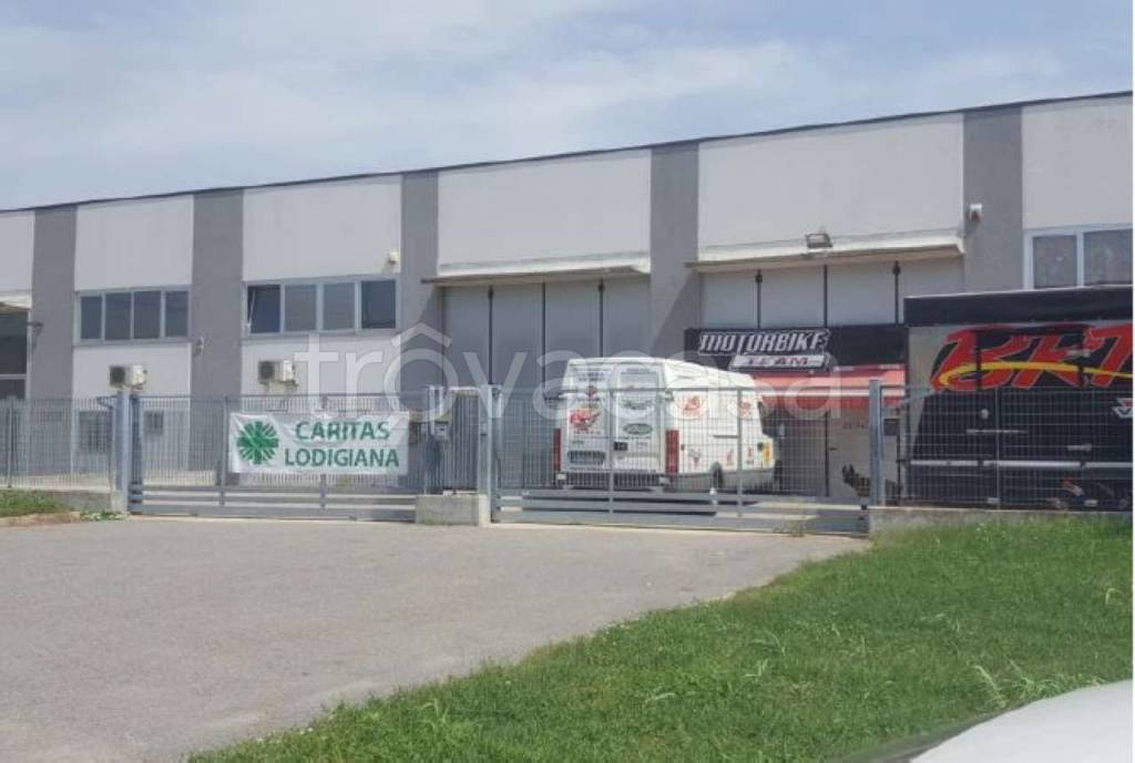 locale commerciale in vendita a Codogno in zona Triulza