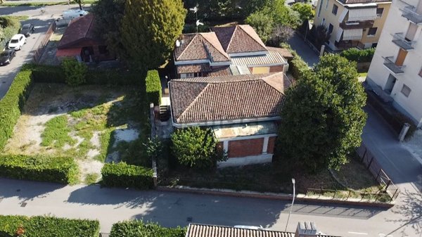 casa indipendente in vendita a Codogno