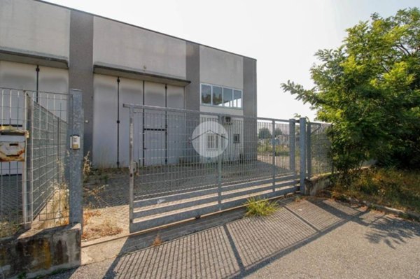 locale commerciale in vendita a Codogno in zona Triulza