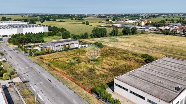 terreno edificabile in vendita a Codogno in zona Triulza