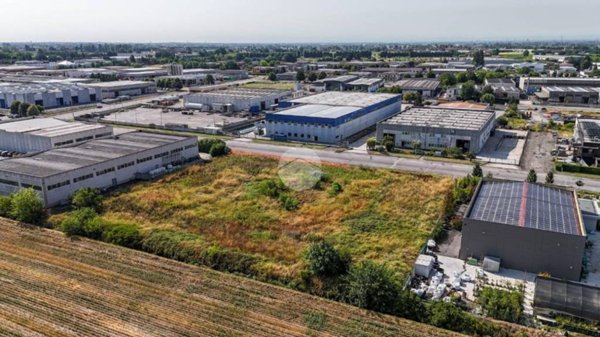 terreno edificabile in vendita a Codogno in zona Triulza