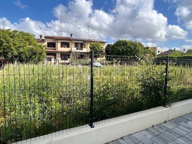 terreno edificabile in vendita a Codogno