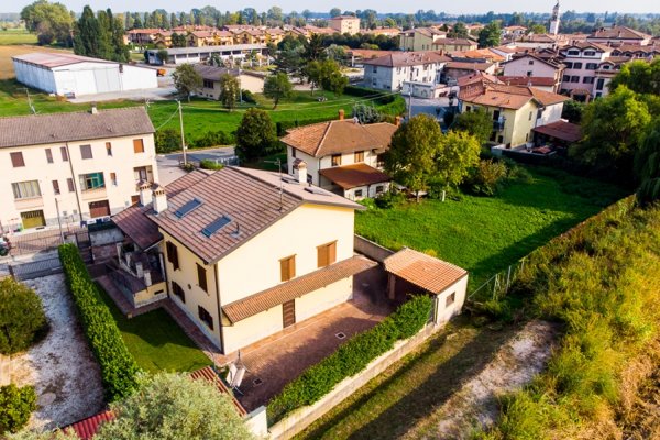 casa indipendente in vendita a Comazzo in zona Lavagna