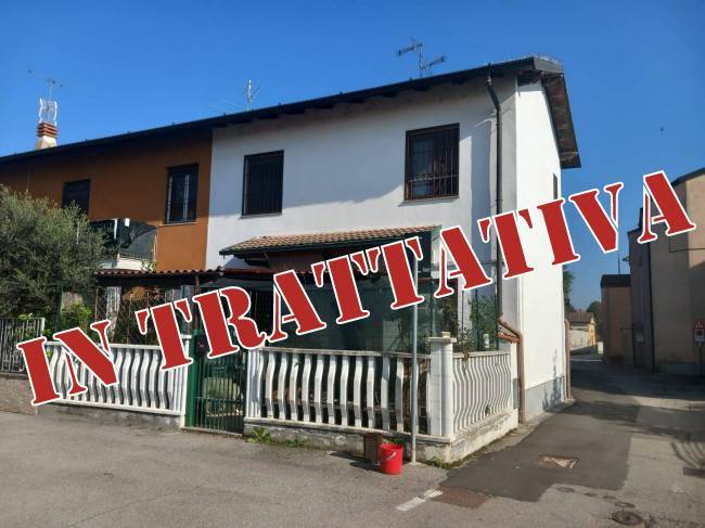casa indipendente in vendita a Comazzo