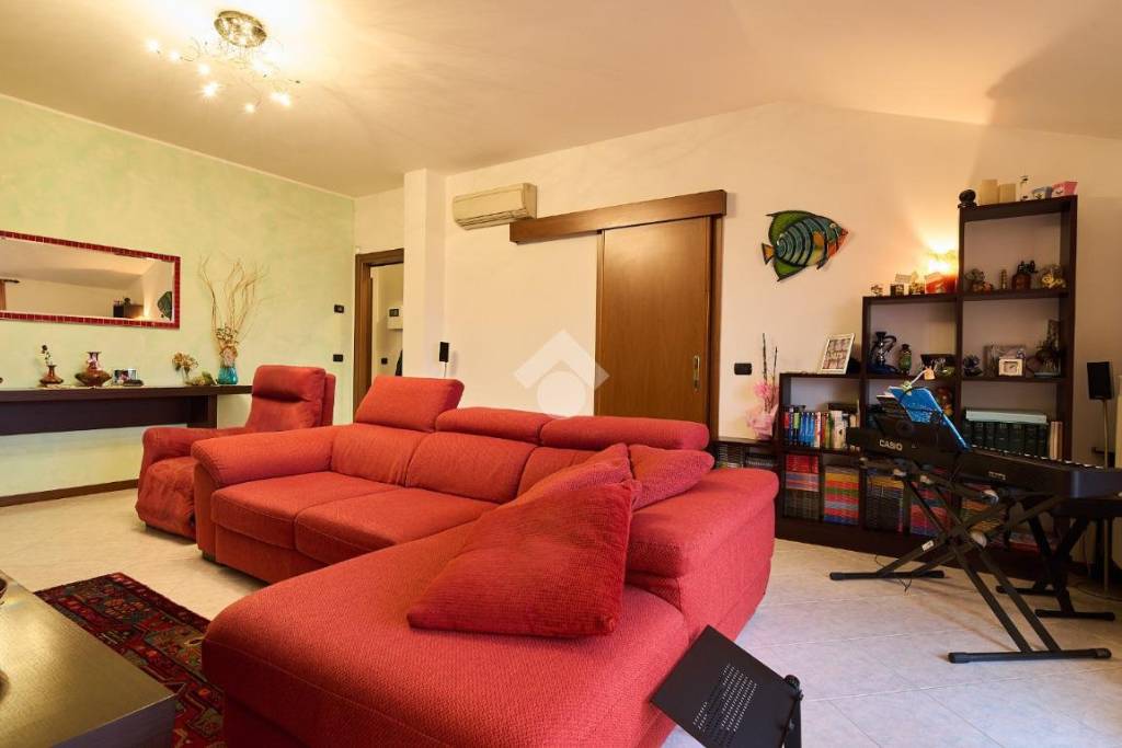 appartamento in vendita a Comazzo in zona Lavagna
