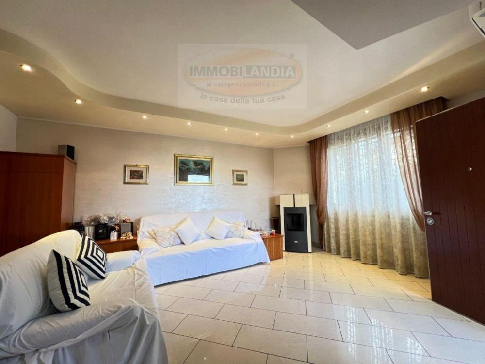 casa indipendente in vendita a Comazzo