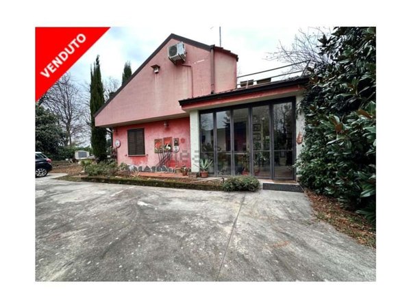 casa indipendente in vendita a Comazzo