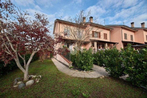 casa indipendente in vendita a Comazzo