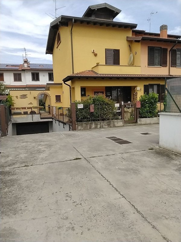 casa indipendente in vendita a Comazzo