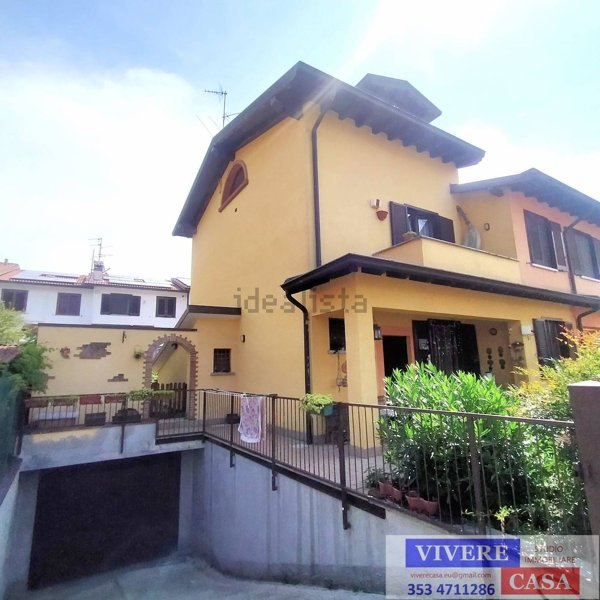 casa indipendente in vendita a Comazzo