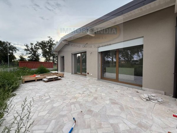 casa indipendente in vendita a Comazzo