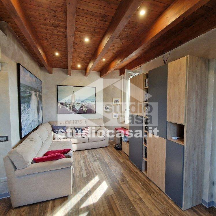 casa indipendente in vendita a Comazzo