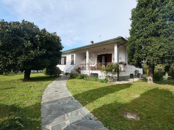 casa indipendente in vendita a Comazzo
