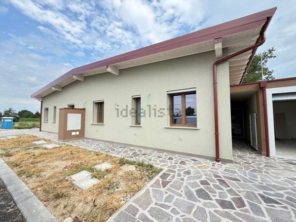 casa indipendente in vendita a Comazzo