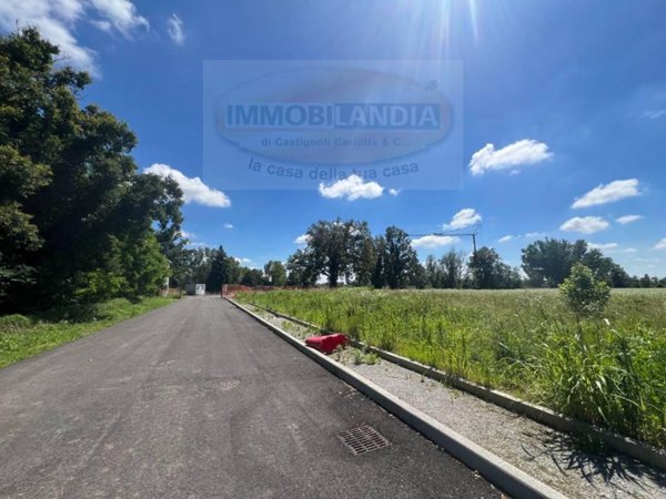 terreno edificabile in vendita a Comazzo