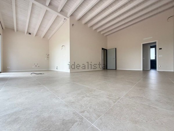 casa indipendente in vendita a Comazzo