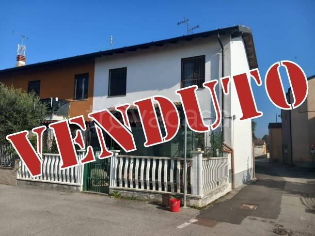 casa indipendente in vendita a Comazzo in zona Lavagna