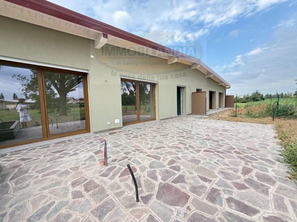 casa indipendente in vendita a Comazzo
