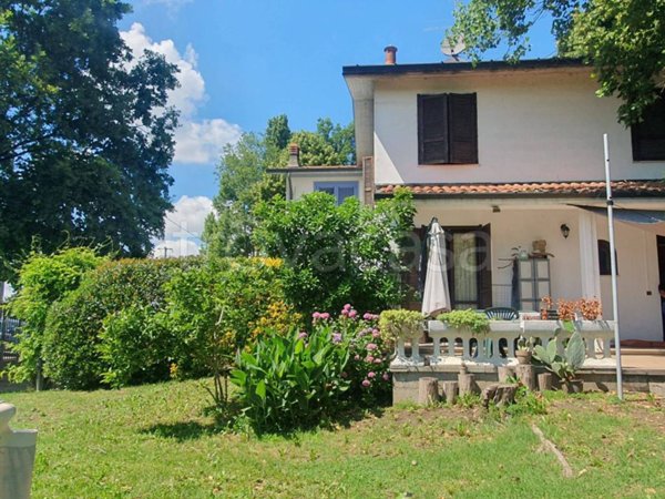 casa indipendente in vendita a Comazzo