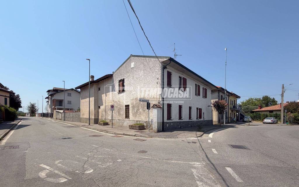 casa indipendente in vendita a Comazzo in zona Lavagna